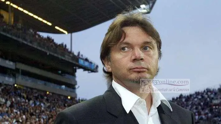 Troussier Gate : Un vendeur de vin bientôt coach du Cameroun ? Pourquoi ça bloque ?