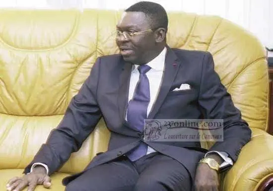 Cameroun : Ferdinand Ngoh Ngoh distribue de l’argent au 1223 élèves de Minta