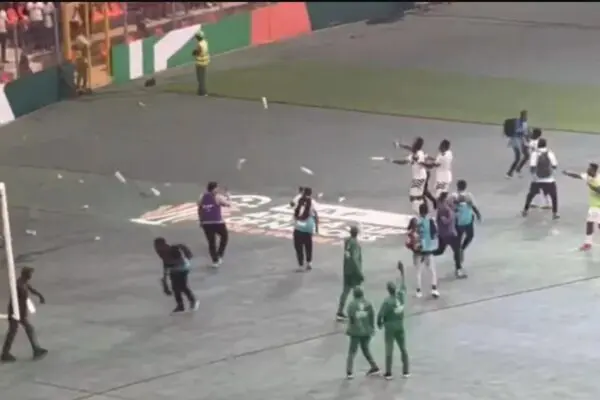 CAN 2023 : liesse camerounaise gâchée par des projectiles de supporters ivoiriens