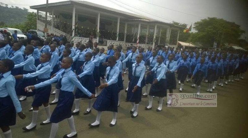 Fête de la jeunesse 2018: les élèves ont défilé pour la paix au Cameroun à Limbe