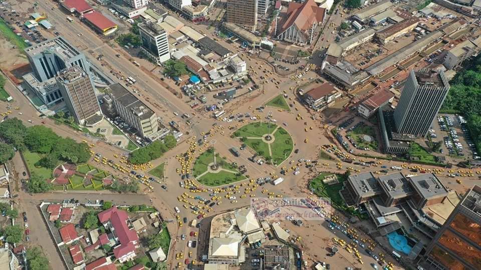 Poste central de Yaoundé vue d'un drône