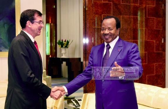 Cameroun: Lâché par la Chine, le président Biya se retourne à nouveau vers la Françafrique