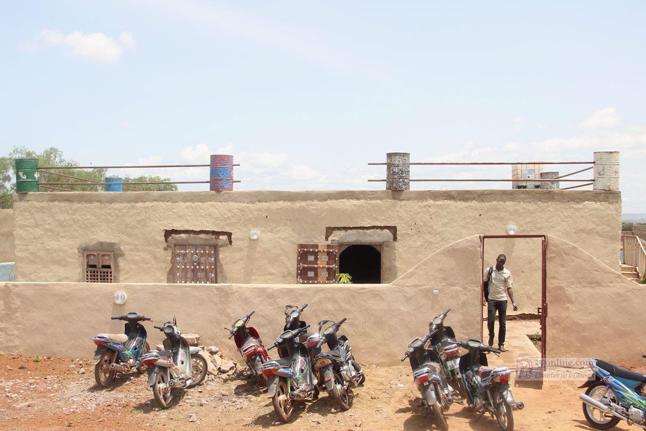 Construire chez soi pour les jeunes Africains: Du choix de l’architecture chez Kabakoo