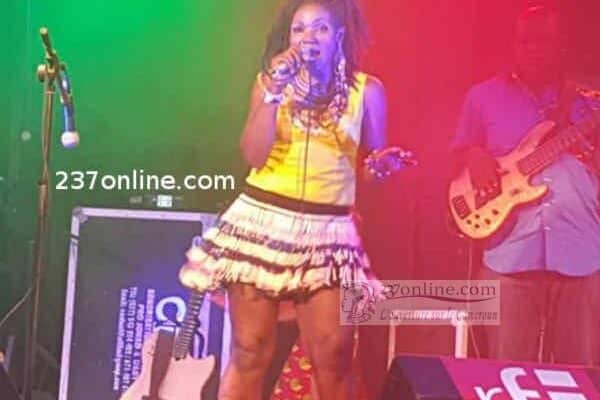 Cameroun – Spectacle: Kareyce Fotso pleure à Bafoussam