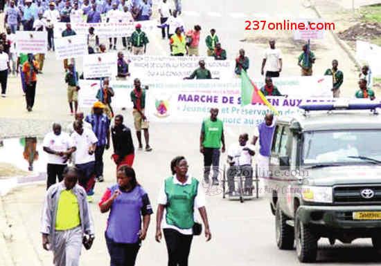 Cameroun – Monument du cinquantenaire: Pose de la première à Maroua