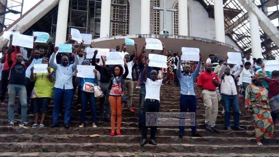 Cameroun: Human Rights Watch demande au Gouvernement de lever les interdictions de manifester du MRC