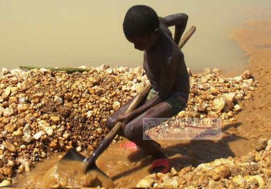 Au Cameroun, avec les enfants chercheurs d’or de Bétaré-Oya