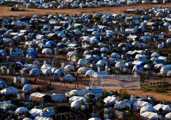 Des réfugiés dans un camp