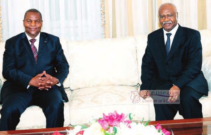 Faustin Archange Touadéra en escale à Yaoundé