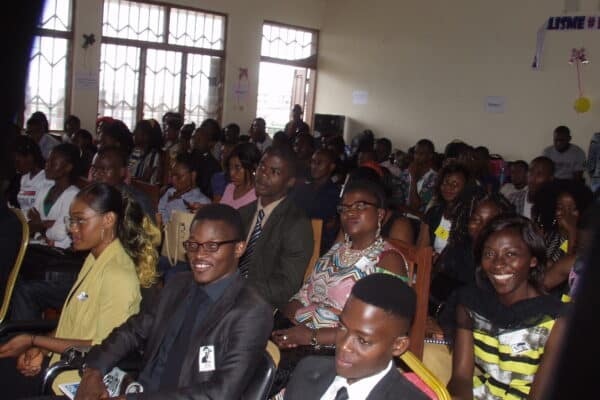 Cameroun : Des étudiants de l’Esstic initiés à l’entreprenariat