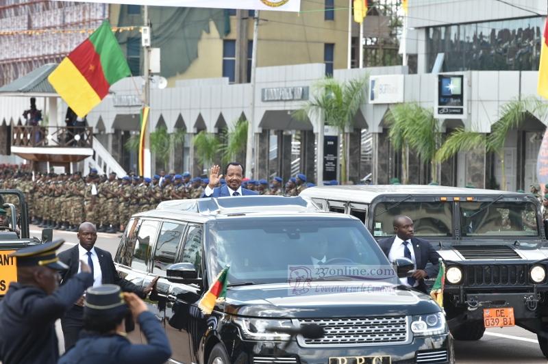 Paul Biya au défilé militaire