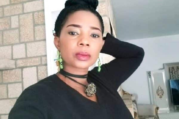 Cameroun :Lady Ponce contre les politiciens