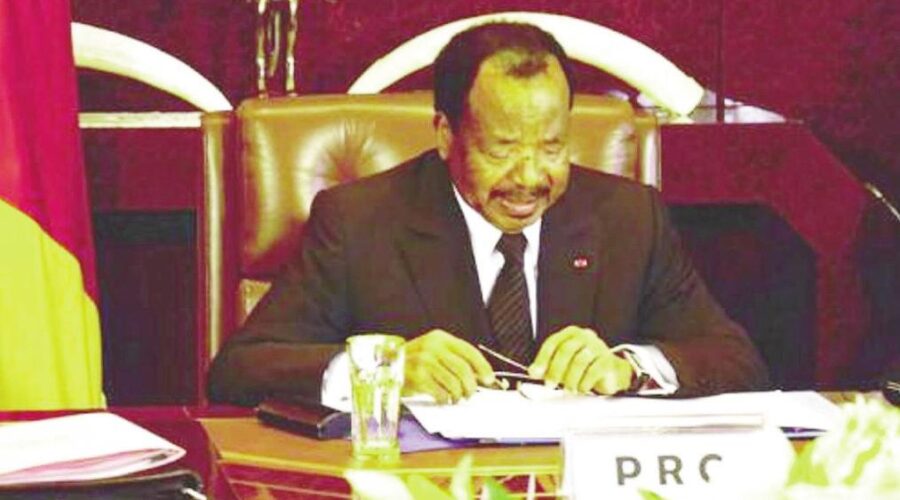 Paul BIYA en conseil de ministres au palais