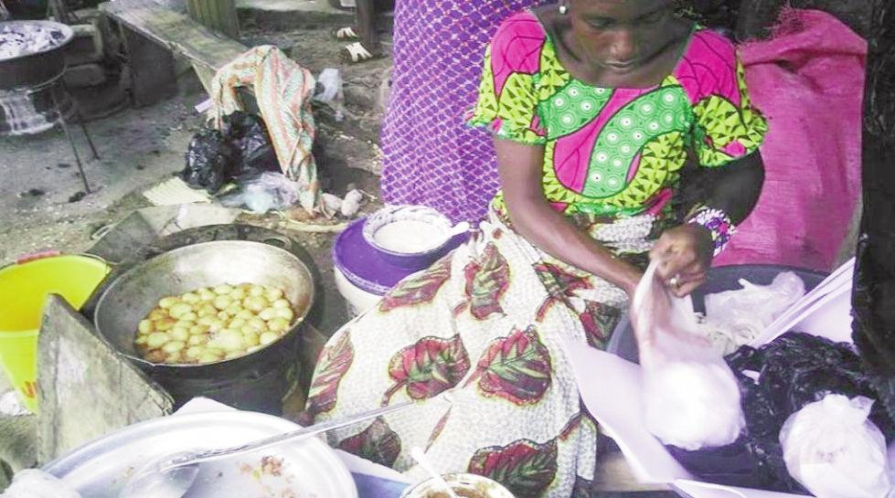 Cameroun: Gagner sa vie en vendant des beignets et du jus de gingembre