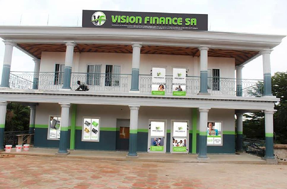 Cameroun: Amougou BELINGA inaugure l’agence Vision Finance SA de Mbankomo