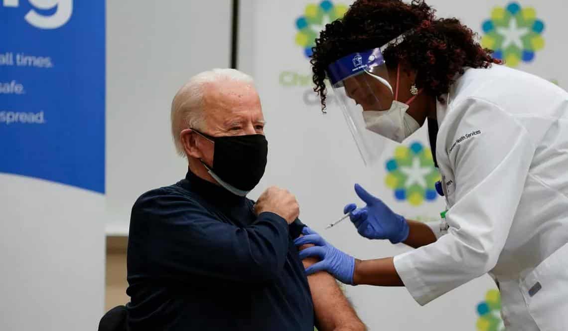 Joe Biden prend le Vaccin anti Covid-19