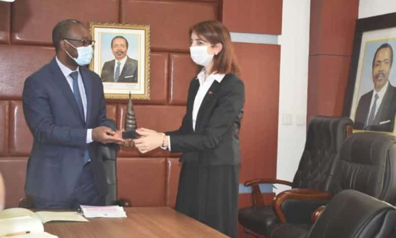 Cameroun : Le modèle italien au sein de PME camerounaises 1 Achille BASSILEKIN III et Madame AYSE Saraç