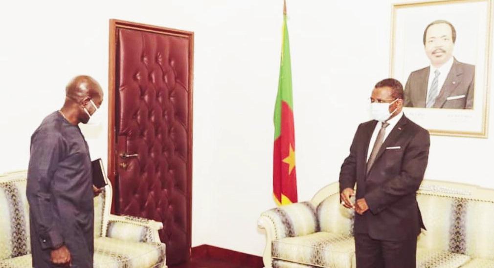 Ebenezer Asante et le PM Dion Ngute