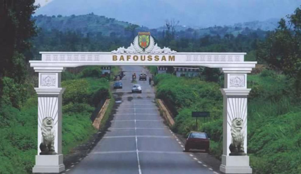 Can TotalEnergies Cameroun 2021 : Les couleurs des différents pays flottent à Bafoussam