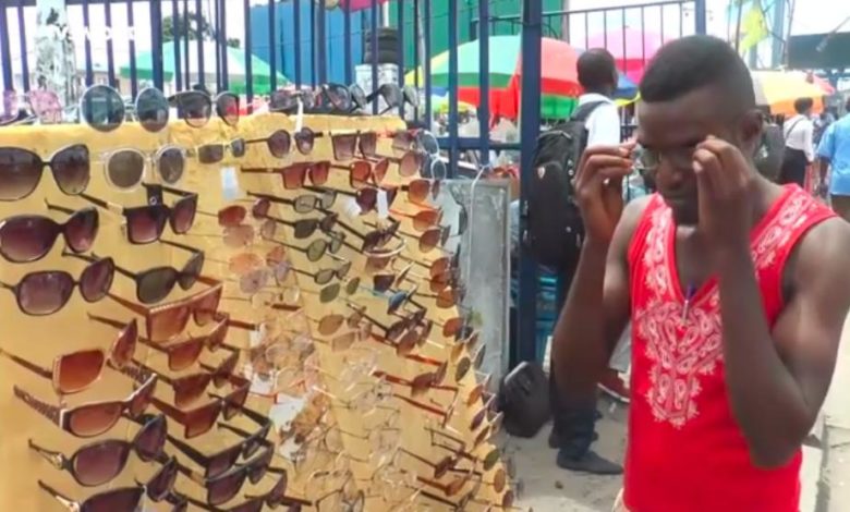 Lunettes vendues dans la rue