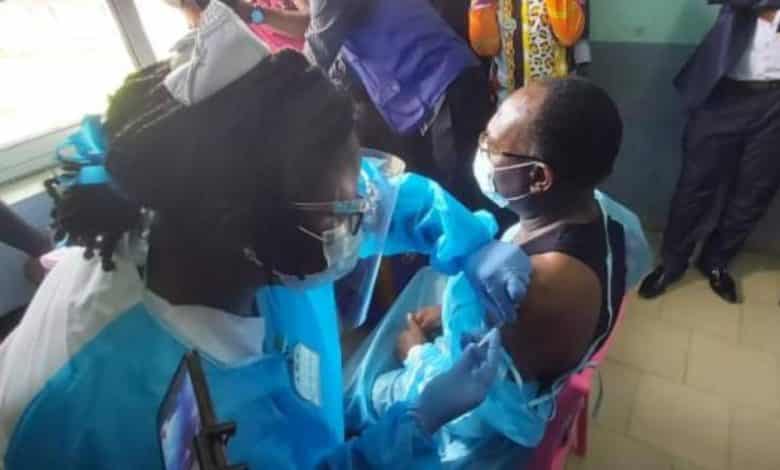 Vaccination intensive contre le Covid-19 à Douala