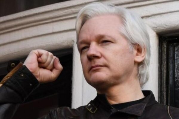 L’extradition d’Assange vers les États-Unis pourrait le pousser au suicide (épouse)
