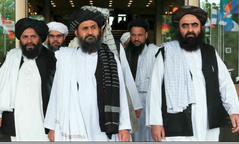 La délégation américaine rencontrera des représentants du mouvement radical Taliban* dans la capitale du Qatar, Doha, a rapporté vendredi Reuters citant ses sources. Selon Reuters, cette rencontre sera la première entre les parties depuis le retrait des troupes américaines d'Afghanistan. Les responsables américains tenteront de faire pression sur les talibans pour assurer l'évacuation en toute sécurité des citoyens américains et des citoyens d'autres pays, ainsi que la libération des Américains détenus par les talibans.