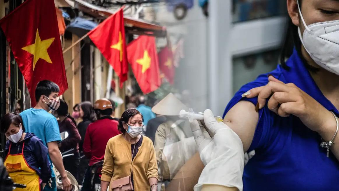 Le Vietnam a commencé à vacciner la population contre le Covid-19 avec Spoutnik V