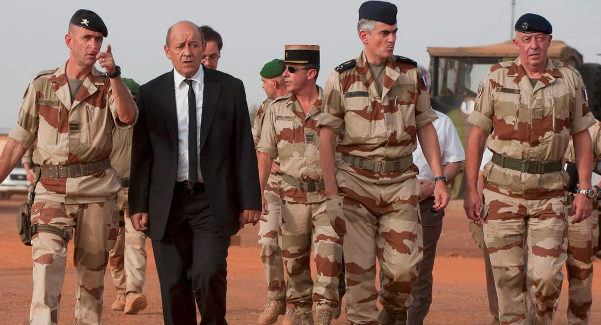 Le ministre français des Affaires étrangères Le Drian convoqué au Mali (AFP)