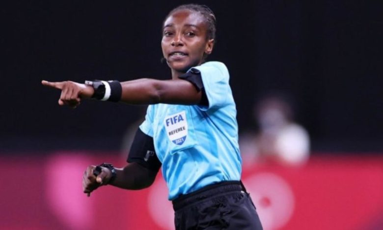 Cameroun : Salima Mukansanga, première femme à diriger un match lors de la Can Total Energies 2021 1 Salima Mukansanga