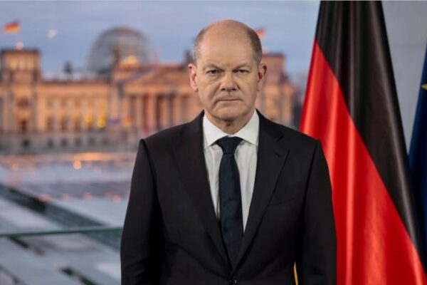 Moscou pourra poursuivre l’opération longtemps même sous les sanctions (Scholz)