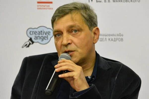 Zelenski a remis un passeport ukrainien au journaliste russe Alexandre Nevzorov