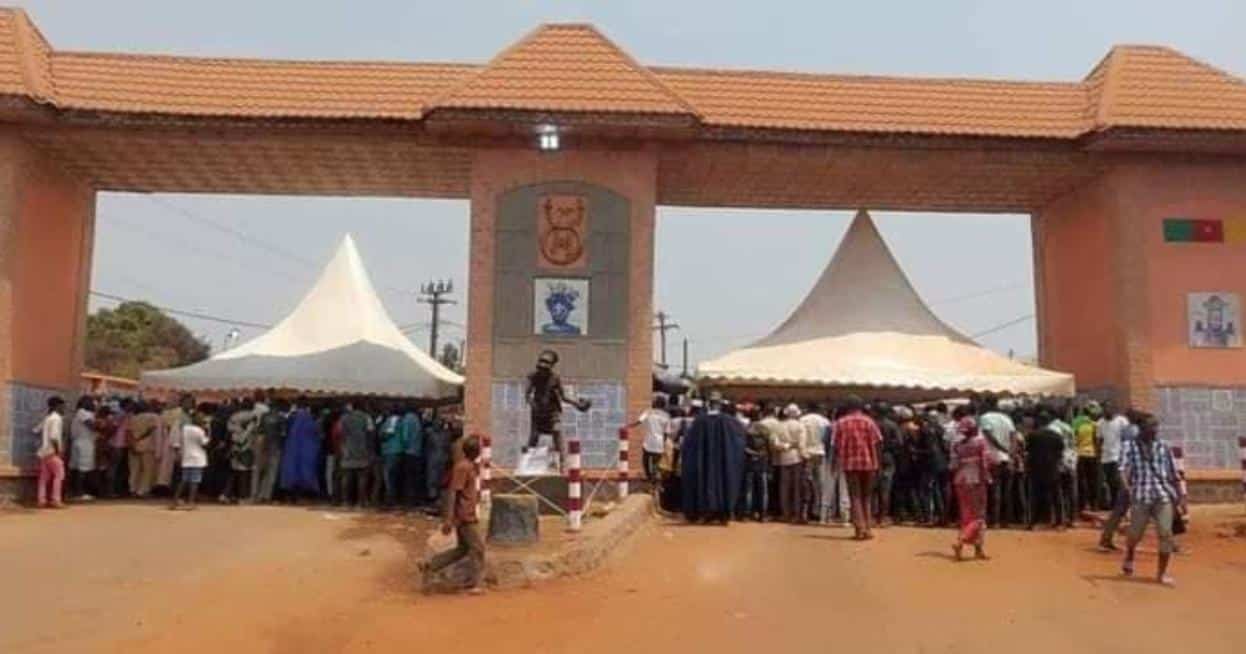 Porte entree foumban