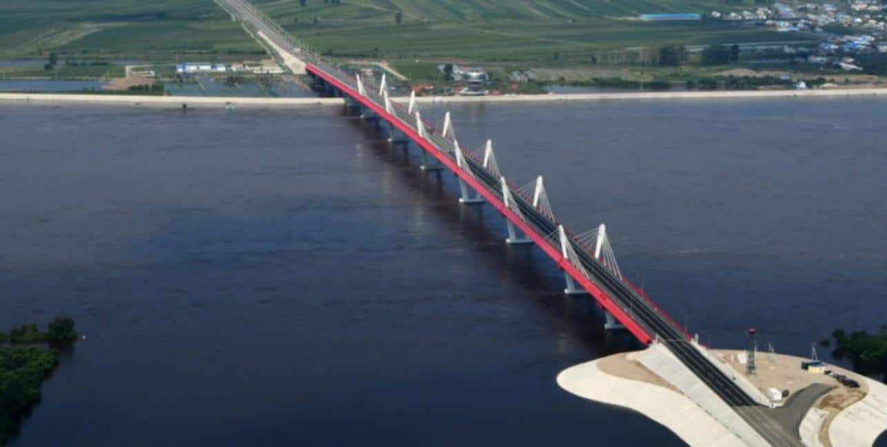 Pont routier entre la Russie et la Chine
