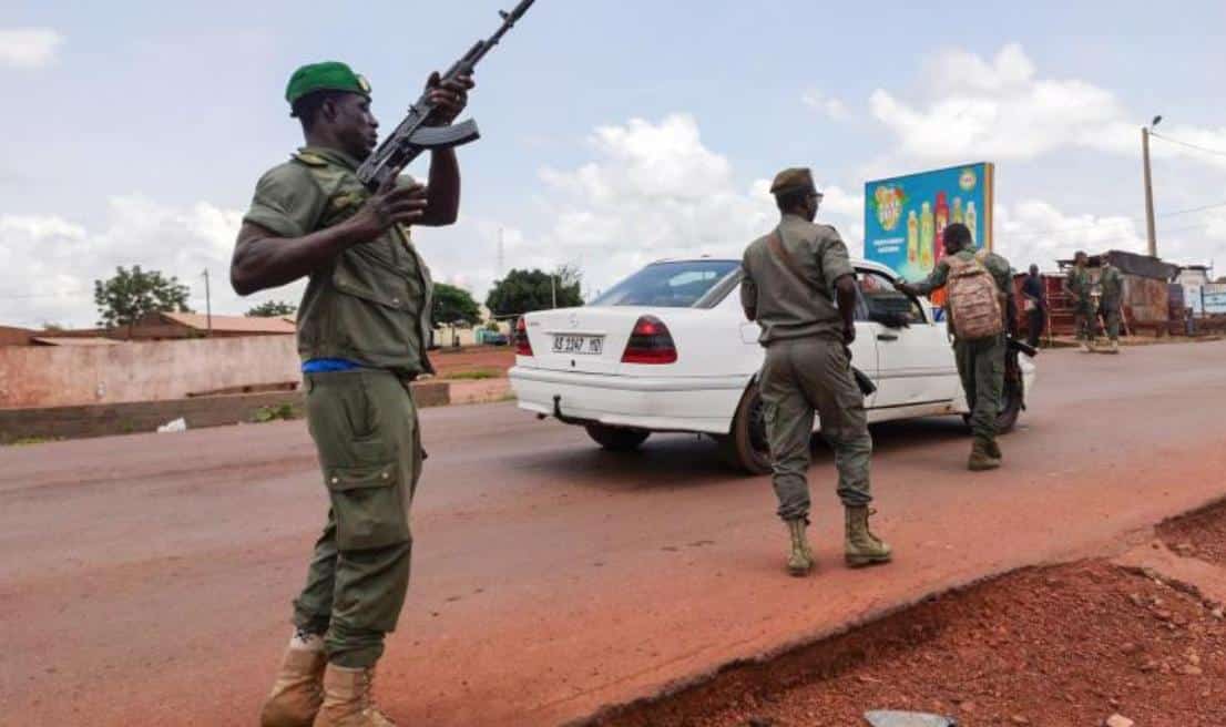 Des coups de feu se font entendre dans une base militaire près de Bamako (agence)