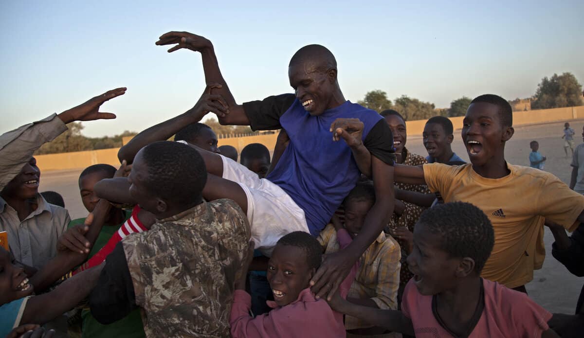 sport pour la paix le football unit les jeunes daguelhok et de tessalit