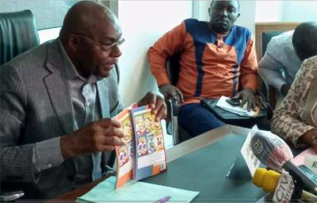 Manuels scolaires : Des établissements ne respectent pas les listes officielles au Cameroun