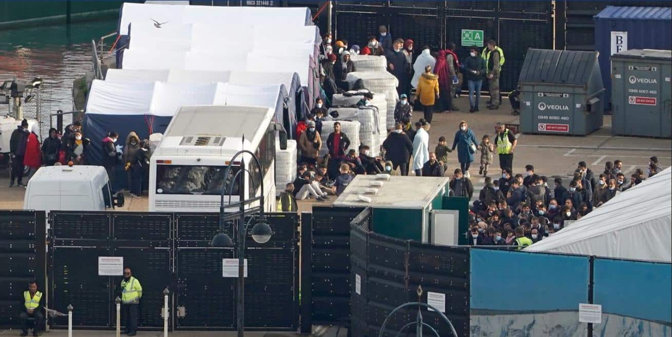 Le nombre de migrants clandestins arrivant au Royaume-Uni a augmenté de 60% en un an