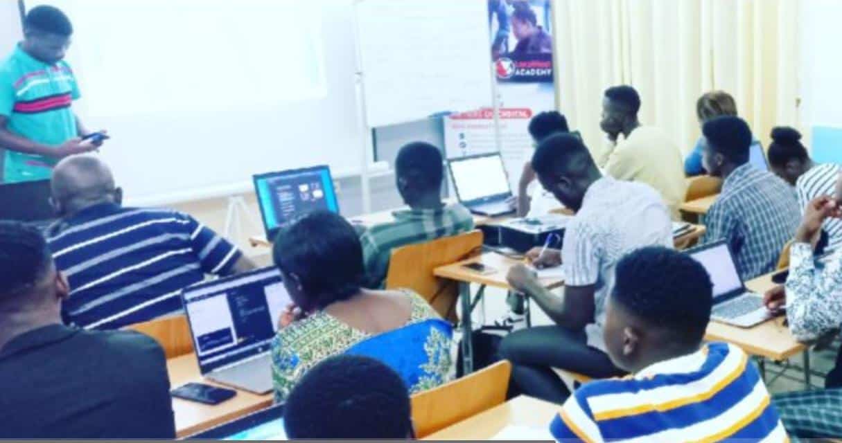 Cameroun : Initiative Innovante pour l’Éducation des Jeunes à Travers la Technologie à Douala