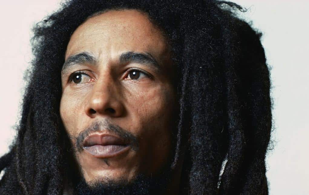 Les Moments Insolites de la Vie de Bob Marley : Un Regard sur le Côté Méconnu d’une Légende