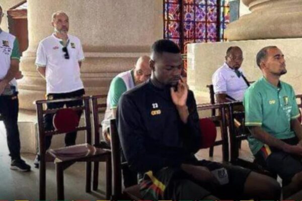 Cameroun : Prêtre plutôt que préparateur pour les Lions avant la Gambie !
