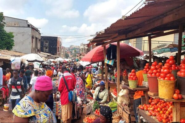 Tensions au marché Acacia de Yaoundé : des commerçants sanctionnés crient à l’arnaque
