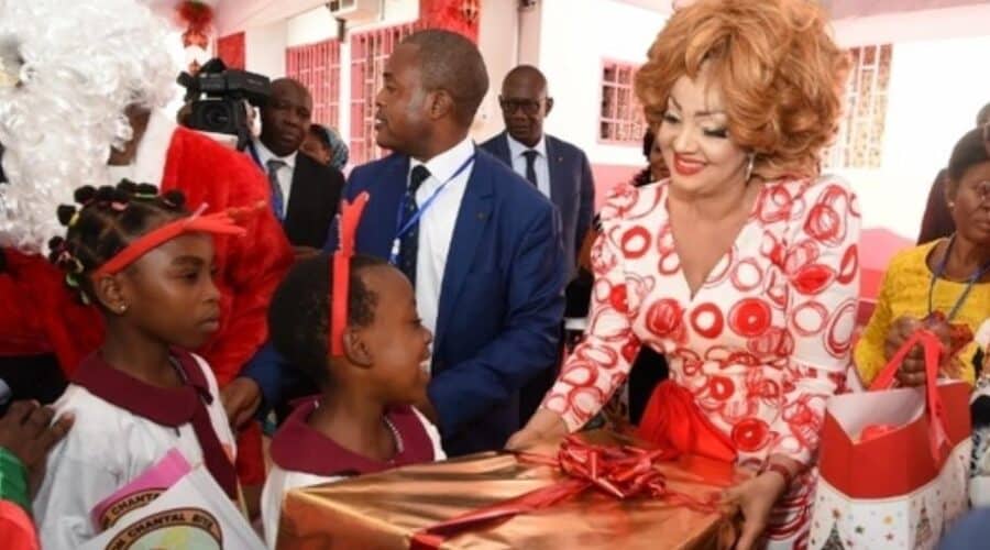 Chantal Biya souriante