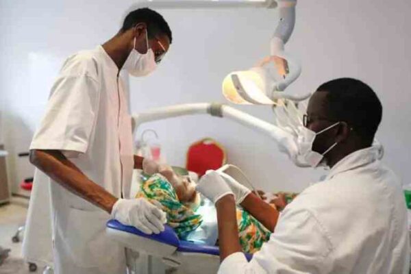 Cameroun : Le cri d’alarme des jeunes chirurgiens-dentistes ostracisés
