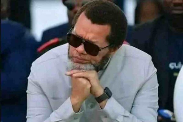 RDC : Un pasteur en blanc aux funérailles enflamme les débats !