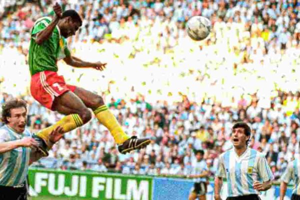 Cameroun vs Cap Vert : La légende Omam Biyik sur le banc, 34 ans après son exploit mondial !