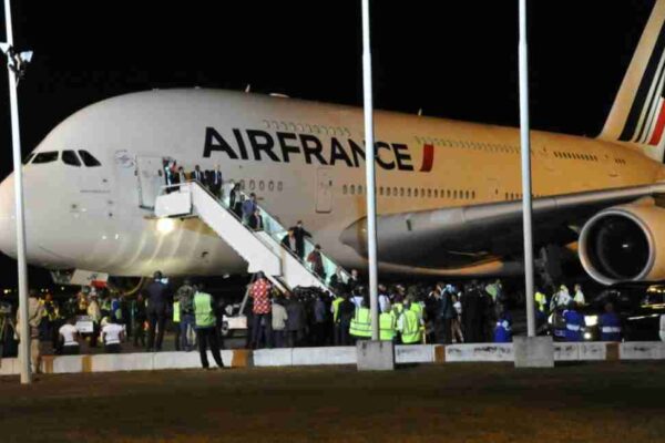 Cameroun : Air France sème le chaos, passagers abandonnés à Douala