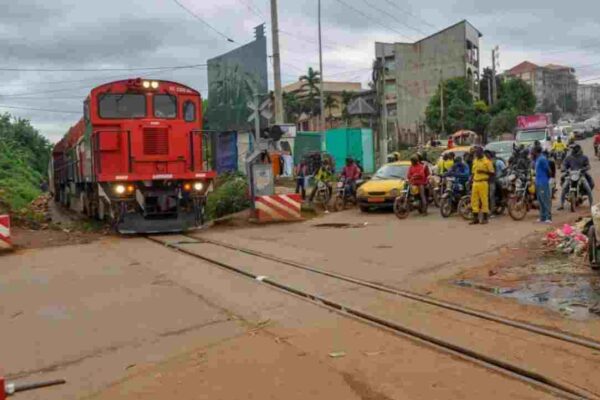 Sécurité ferroviaire : Mototaximen et Camrail en rangs serrés pour prévenir les  dangers sur les passages à niveau