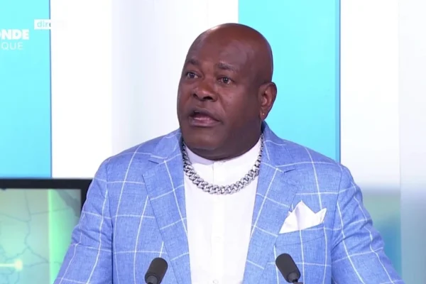 Cameroun : Le chanteur Longuè Longuè torturé par la Semil exige justice