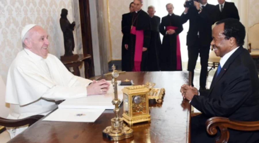 Paul Biya et Pape Francois